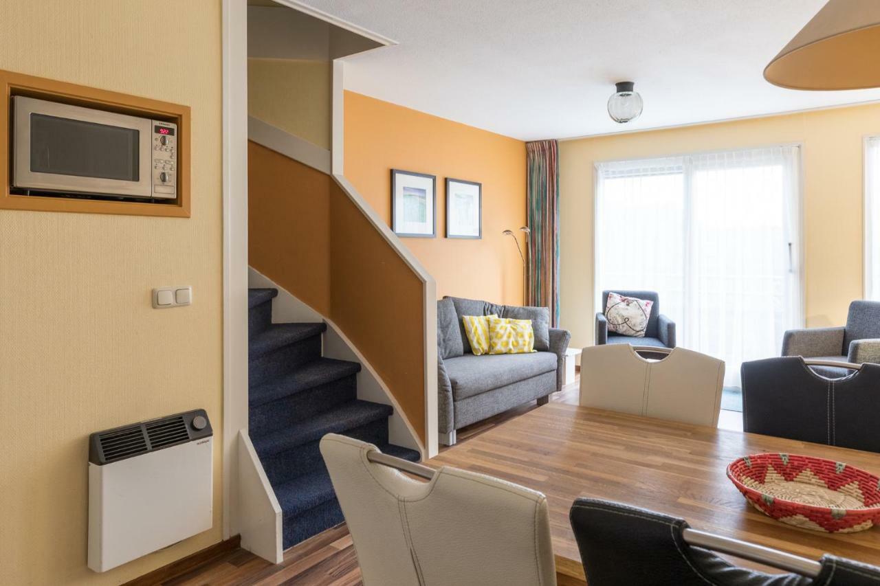 Appartement De Vrijbuiter, Resort Amelander Kaap Hollum  Exterior foto